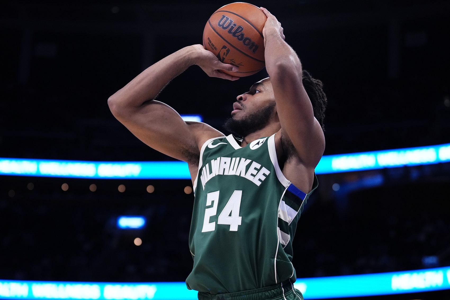 卡梅隆·托马斯过去5场场均仅7.4分 命中率25.6% 三分16.7%